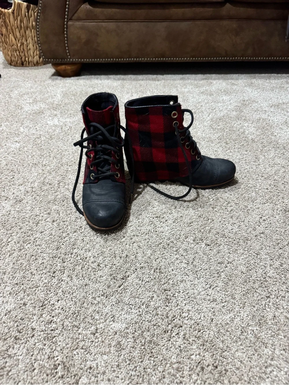 Sorel Women’s Black and Burgundy Chukka Boots